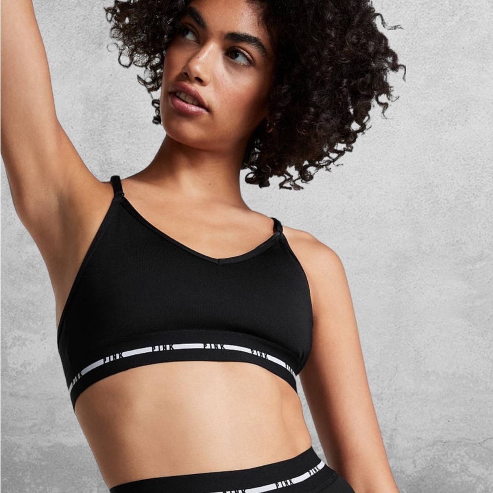 PINK Victoria’s Secret Ultimate Lightly Lined Sports Bra